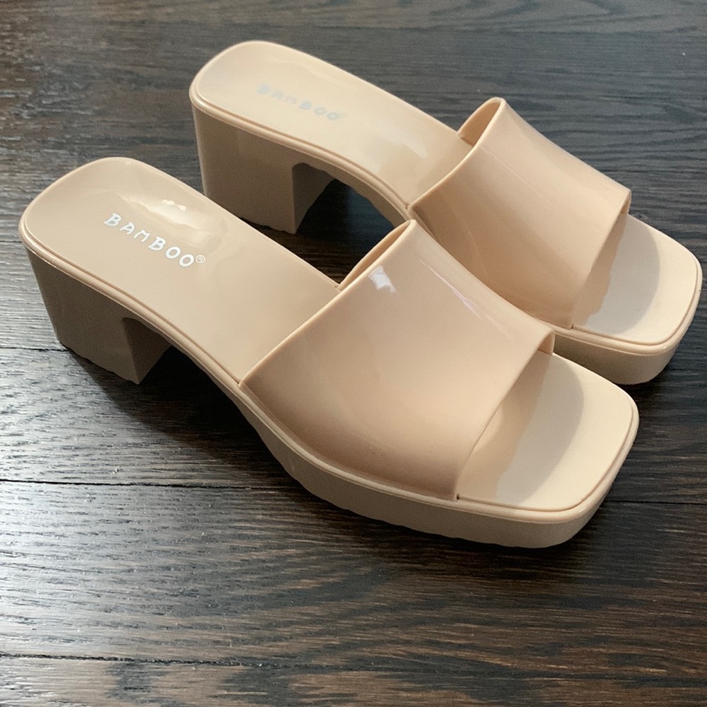 Beige rubber slide sandals